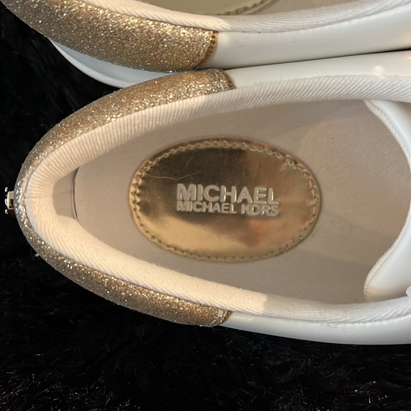 Michael Kors •SIZE 9 White leather lace ups with gold metallic portions. - Picture 4 of 6